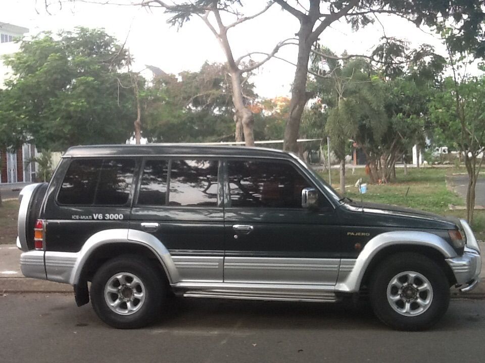 Mitsubishi Pajero 3.0V6 màu xanh 2001 xe đẹp - 2