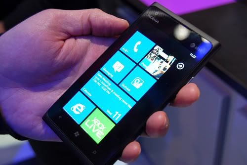 nokia-lumia-900-hand.jpg