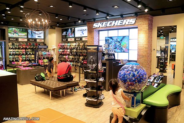 Skechers: Shopping at ION Orchard 