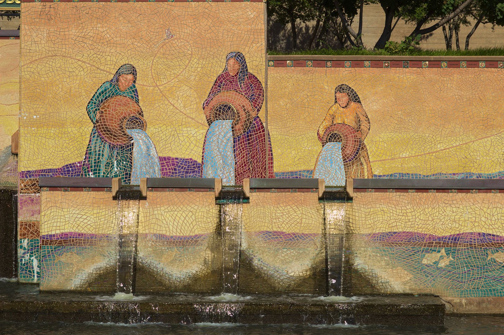 IMAGE: http://i1064.photobucket.com/albums/u376/DavidCov/Bricktown%20July%2018/IMG_2436_zpsuvkkscg1.jpg