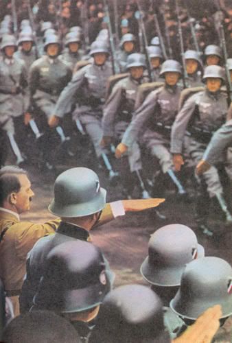Hitler-Parade-px800.jpg